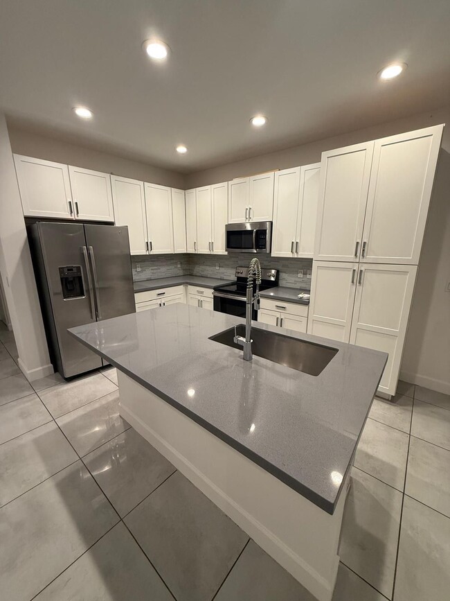 Building Photo - 8959 Kingsmoor Way