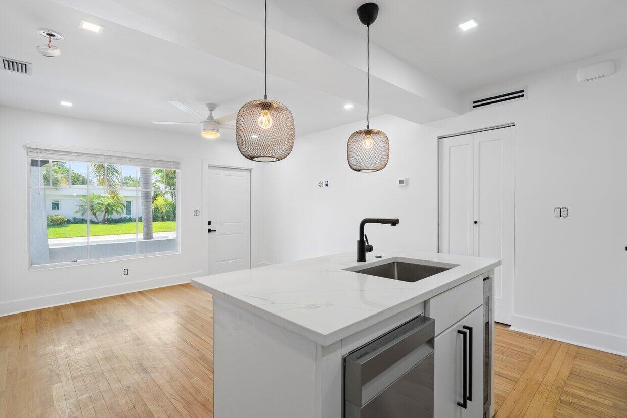 Foto principal - 401 NE 2nd Ave