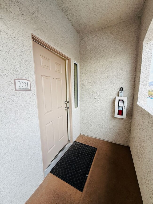 Foto del edificio - 3 bdrm, 2 bath Mission Hills Condo-Available Now!