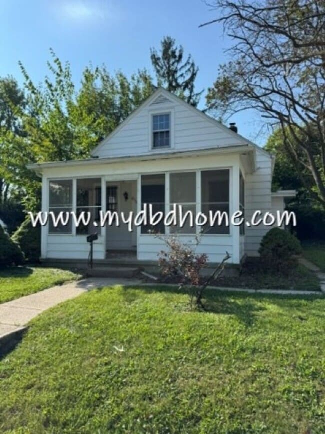 Building Photo - 810 Baxter St