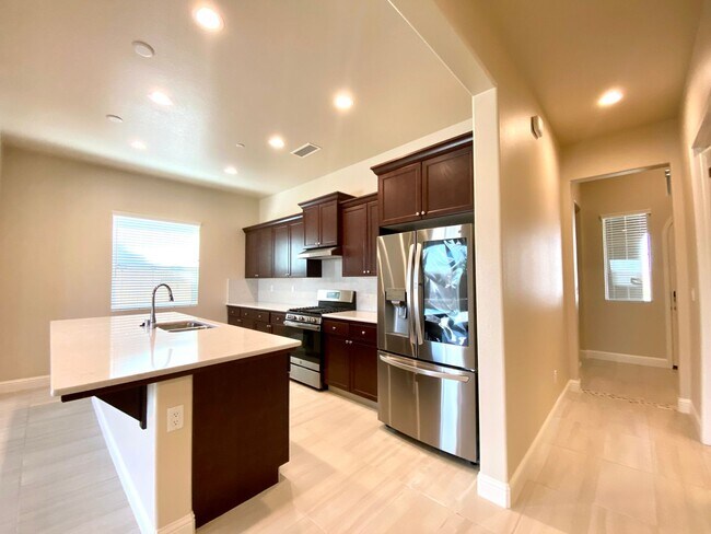 Foto del edificio - $2,495 Leonard & Ashlan, 3 Bedroom Home - ...