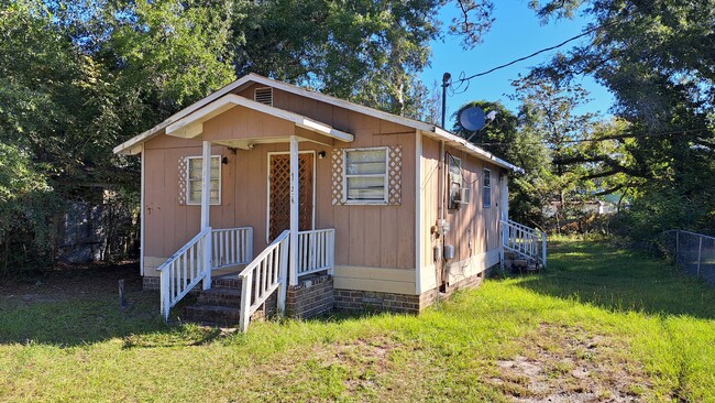 Building Photo - 126 Lewis St