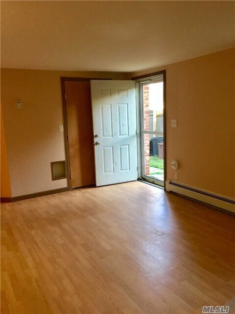 Primary Photo - 18 West Dr