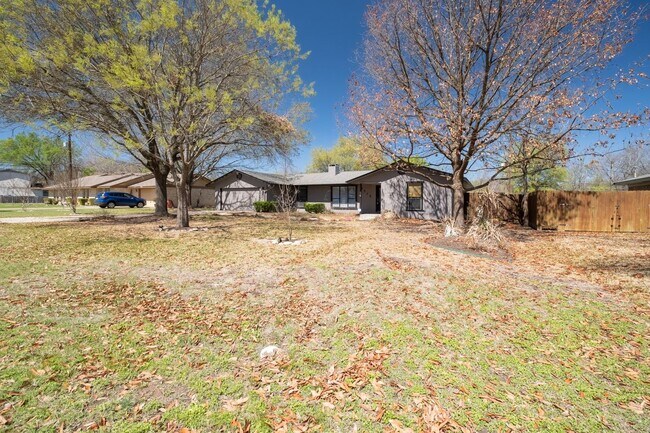 Foto del edificio - Beautifully Updated 3 Bedroom, 2 Bath Nort...