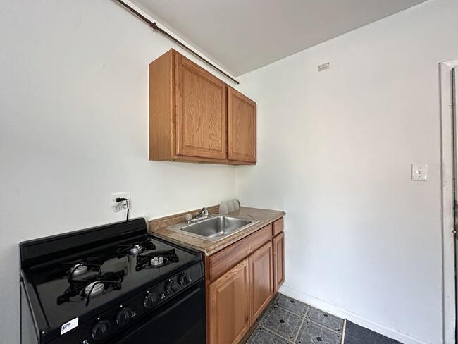 Building Photo - 5710 N Winthrop Ave