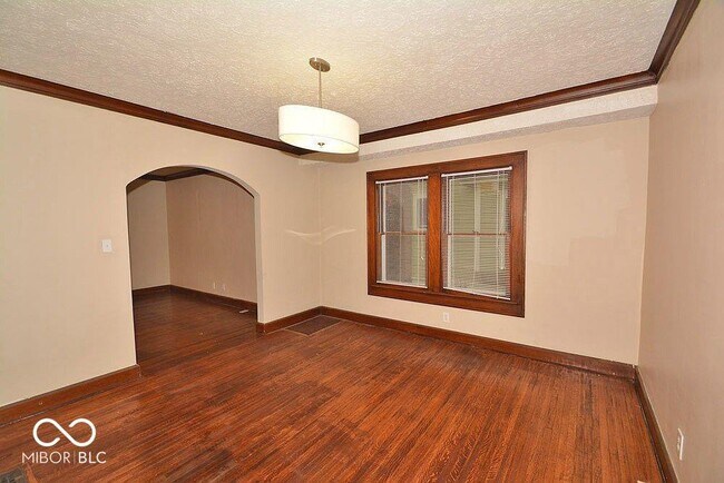 Foto del edificio - 4905 Broadway St