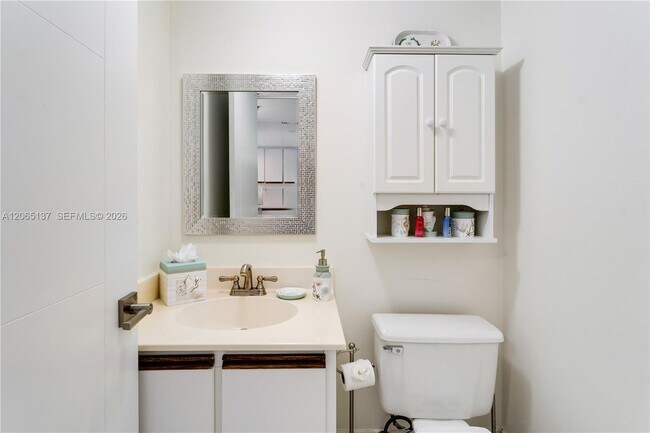 Building Photo - 540 Brickell Key Dr