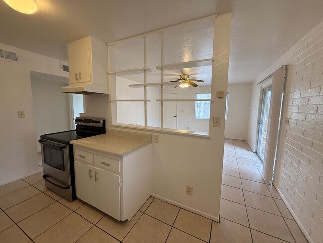 Foto del edificio - Price Reduced!! 2 bed 1 Bath - Contact Property Pros