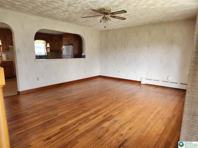 Foto del edificio - 443 Dryville Rd