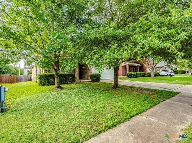Building Photo - 209 Buckingham Dr