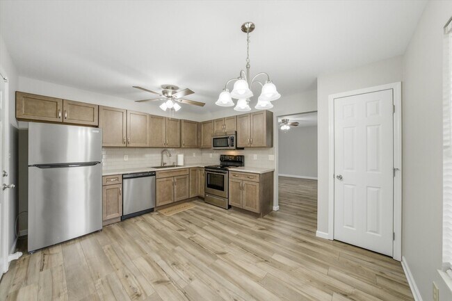 Building Photo - 804 Valerie Ln