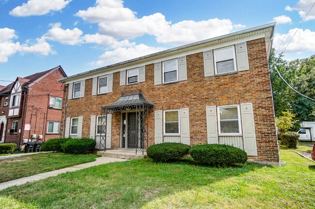Four unit building in Bond Hill near Maketewah Country Club and Golf Manor - 1711 Portman Ave
