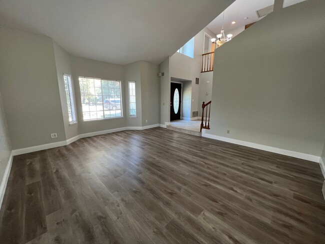 Foto del edificio - Patterson: $2589 Spacious Two story 4 bedr...