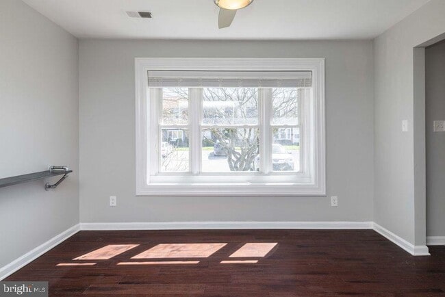 Building Photo - 3206 Emerald Pl