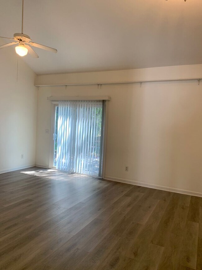 Foto del edificio - $500 OFF 1ST MONTH'S RENT! 3 Bedroom 2 Bath House Available Now!