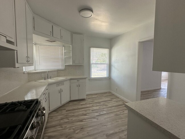 Building Photo - REMODELED HOME!