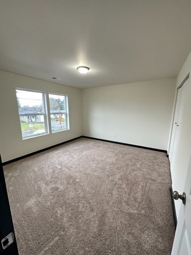 Building Photo - Newer Construction & Pet Friendly! 3 Bed 2.5 Bath Home Available!