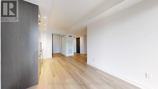 Building Photo - 5 Lakeview Ave