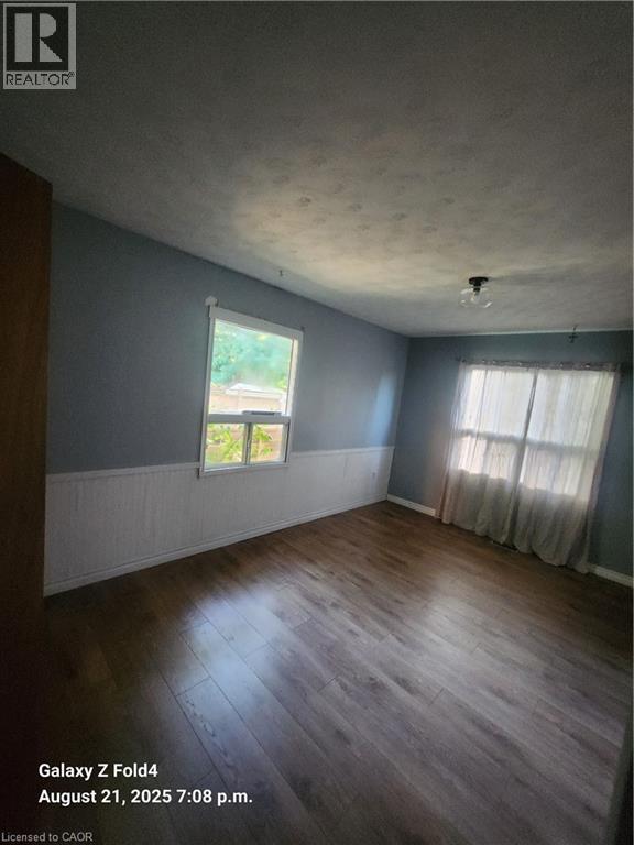 Photo du bâtiment - 18 Huxley Ave S