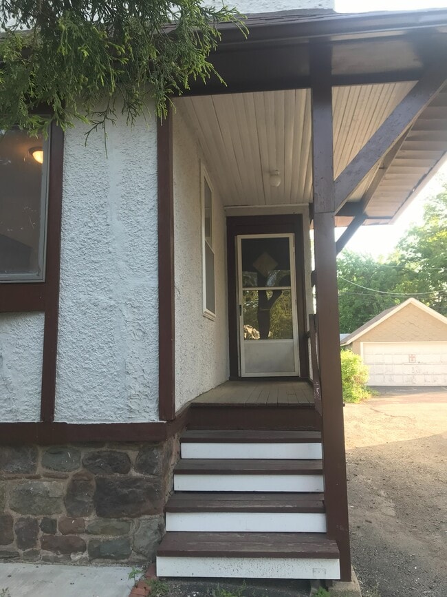 front of the house - 284 Irvington Ave House