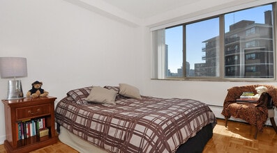 Building Photo - 48 Isabella St