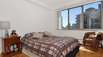 Building Photo - 48 Isabella St