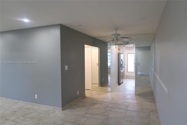 Foto del edificio - 3922 NE 166th St