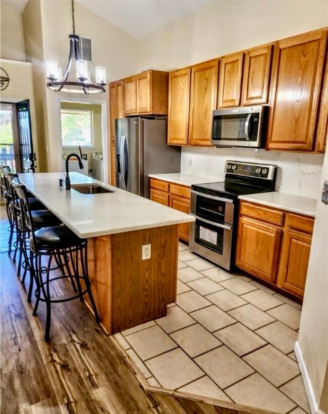 Building Photo - 207 Weiskopf Way