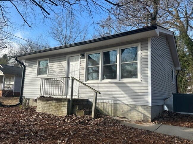 Building Photo - Updated Ranch Home