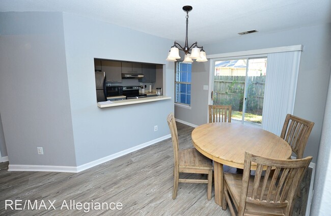 Building Photo - 2 br, 2 bath House - 408 SEA POINTE CT. #101