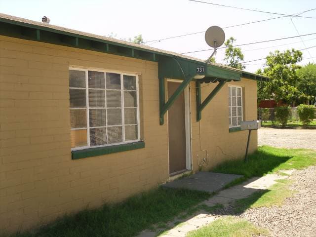 Building Photo - 731 W University Dr