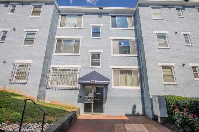 Building Photo - Charming 1 BR/1 BA in Washington Highlands!