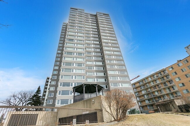 Building Photo - 10011 123 St NW