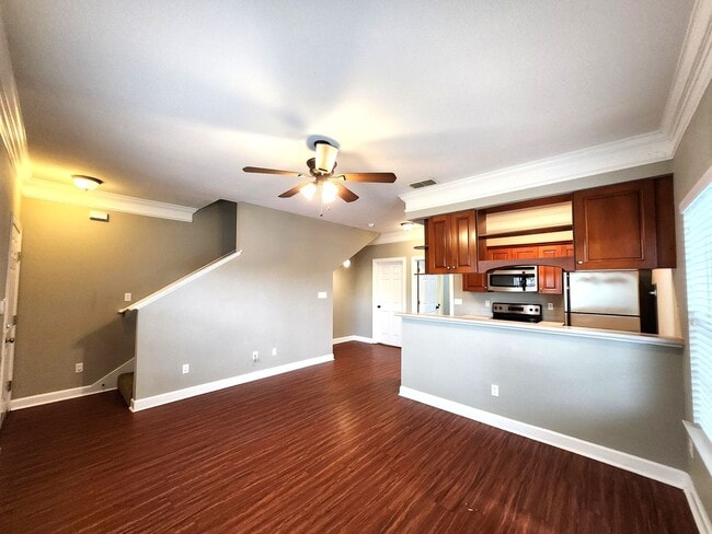 Foto del edificio - 3 bedroom townhome for rent right away, gated community, pool renting for $1450