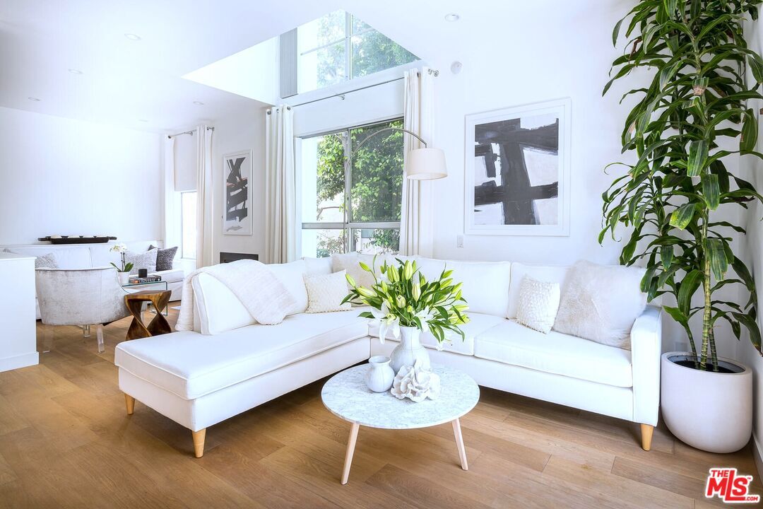 Foto principal - 514 S Barrington Ave