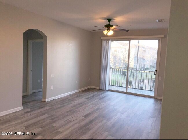 Foto del edificio - 7990 Baymeadows Rd