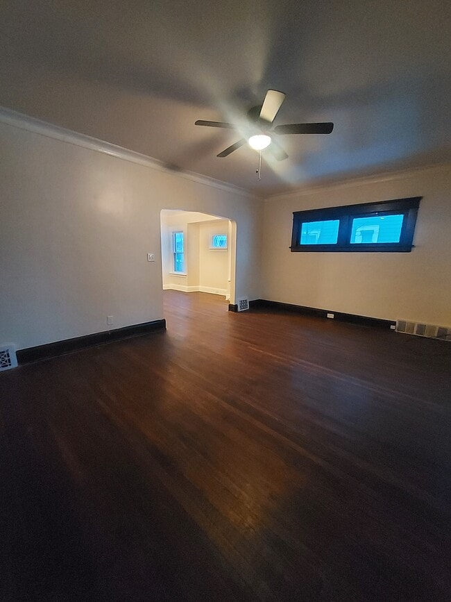 Sala de estar - 2793 Avondale Ave