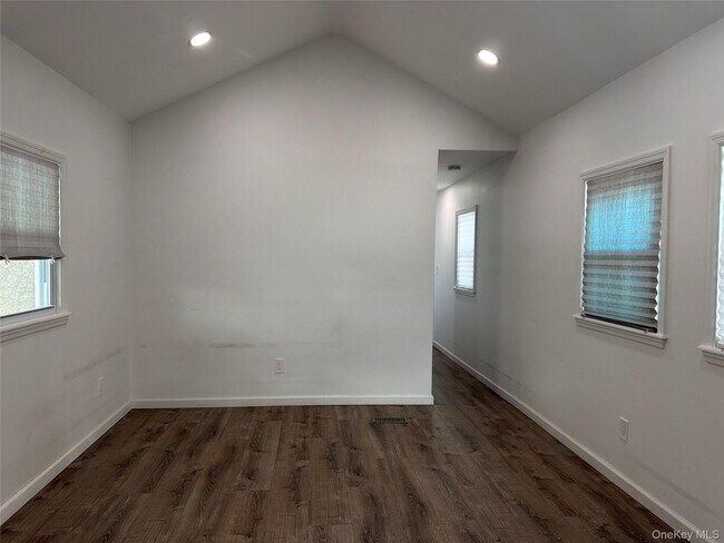 Foto del edificio - 8 Hideaway Ln