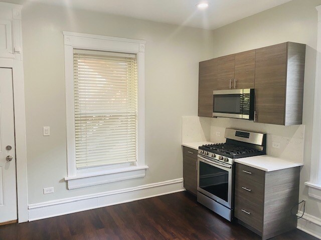 Foto del edificio - 4654 N Greenview Ave