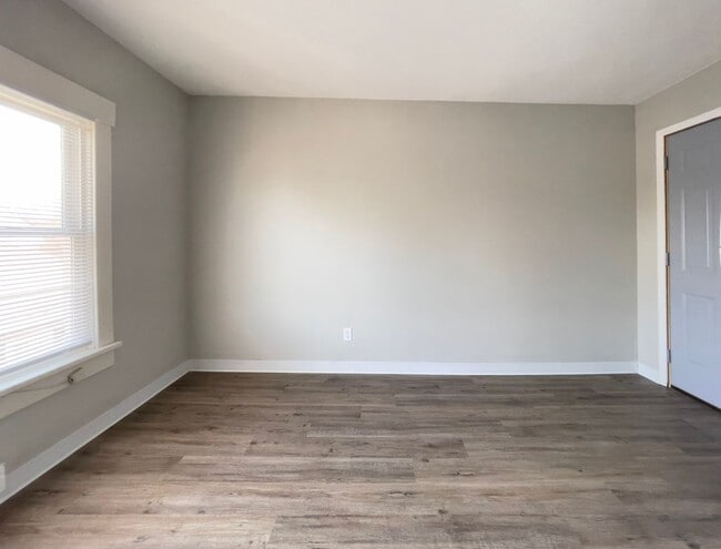Building Photo - Studio Apartment for Rent- Prime Location ...