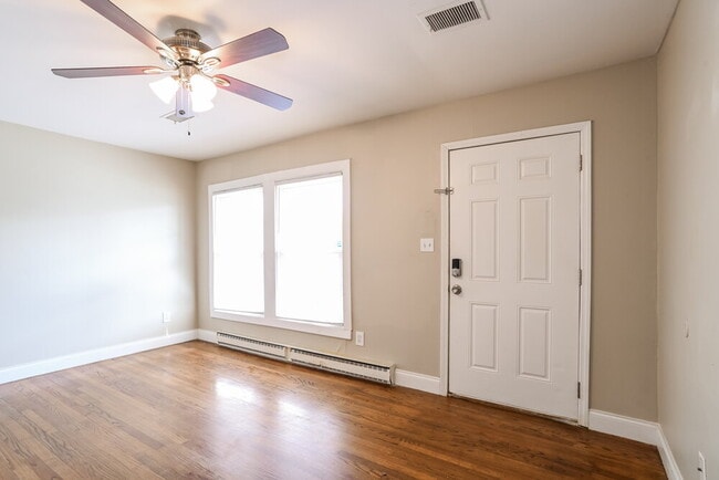 Foto del edificio - 614 Fawnbrook Ln