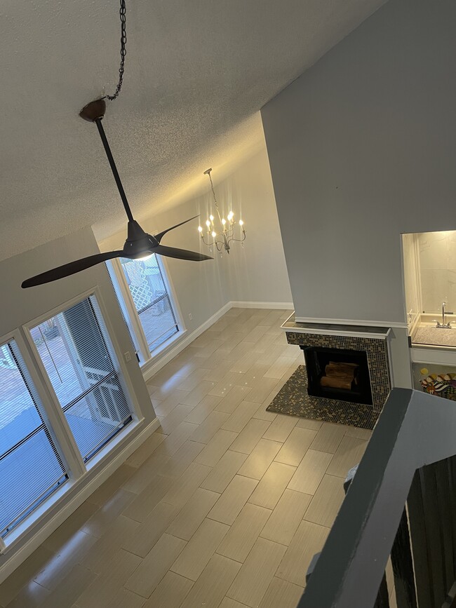 sala de estar - 609 Trinidad Ct