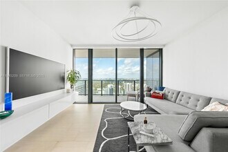 Building Photo - 1000 Brickell Plaza