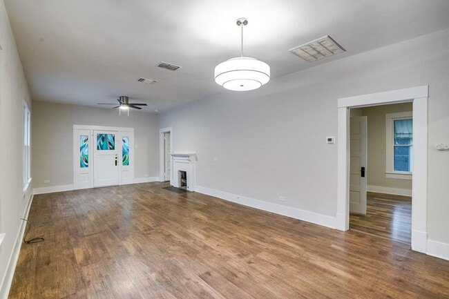 Building Photo - 804 Theresa Ave