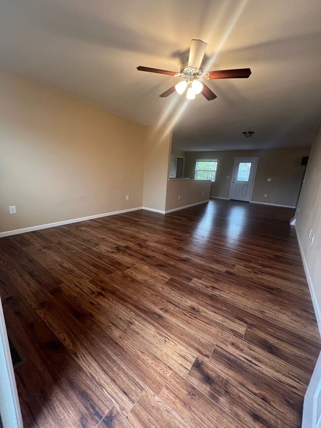 Building Photo - 3 Bedroom Duplex