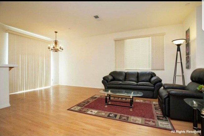 Family room - 121 Dole Way