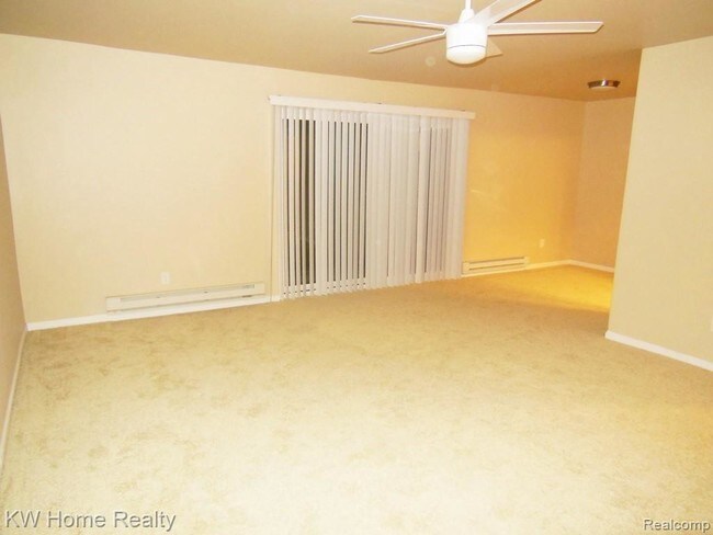 Building Photo - 1834 Colonial Village Way