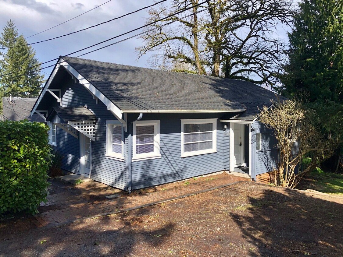 Primary Photo - Remodeled 2 Bedroom 1 Bath Home in Downtow...