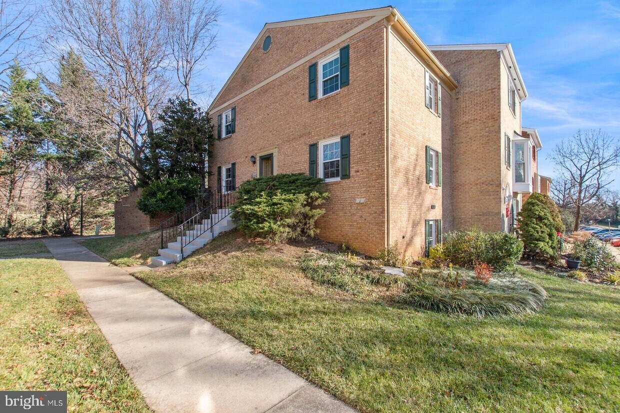 Primary Photo - 4446 Airlie Way