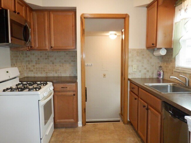 remodelled kitchen - 5810 Renwood Dr